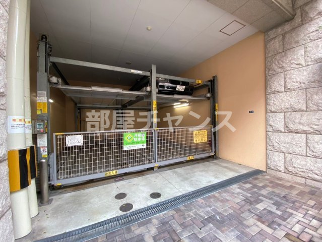 プレサンス名古屋駅前ヴェルロードの駐車場