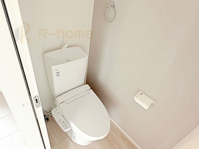 水戸市酒門町16期　新築戸建て　1号棟のトイレ|温水洗浄便座付きのトイレ。
トイレが２ヵ所設置で朝の忙しい時間でも安心です。