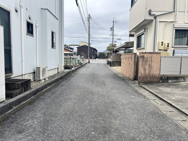 リフォーム済中古戸建　大垣市領家町2丁目　平成5年築の前面道路含む現地写真