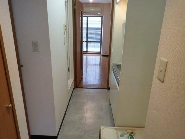 メゾンエクレーレ新宿西戸山の玄関