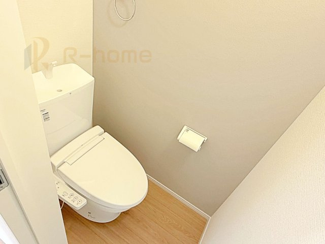 水戸市酒門町16期　新築戸建て　2号棟のトイレ|温水洗浄便座付きのトイレ。
トイレが２ヵ所設置で朝の忙しい時間でも安心です。