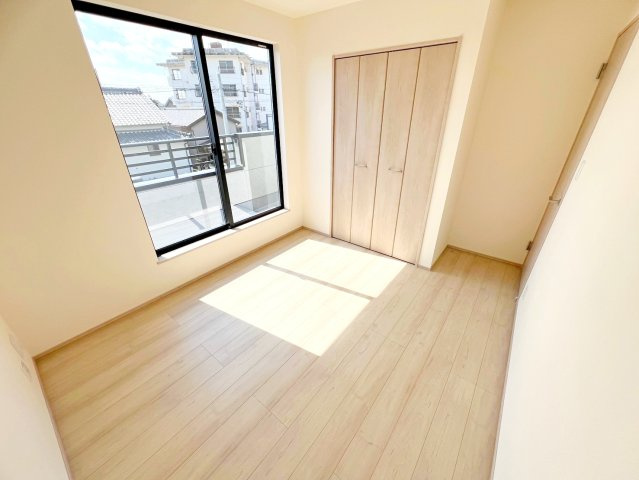 焼津市石津向町17番の洋室|２階