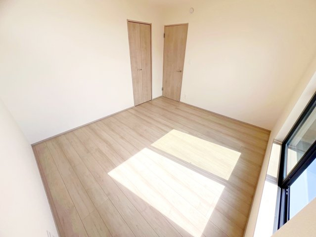 焼津市石津向町17番の洋室
