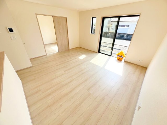 焼津市石津向町17番の居間・リビング