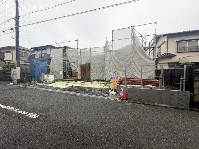 【外観】 | 青く澄み渡った綺麗な空と、陽の光をたっぷりと受ける、そんな新築住宅で新生活をスタートしてみませんか？見学・ご相談等、ミライズホーム(株)までお気軽にご連絡下さい。