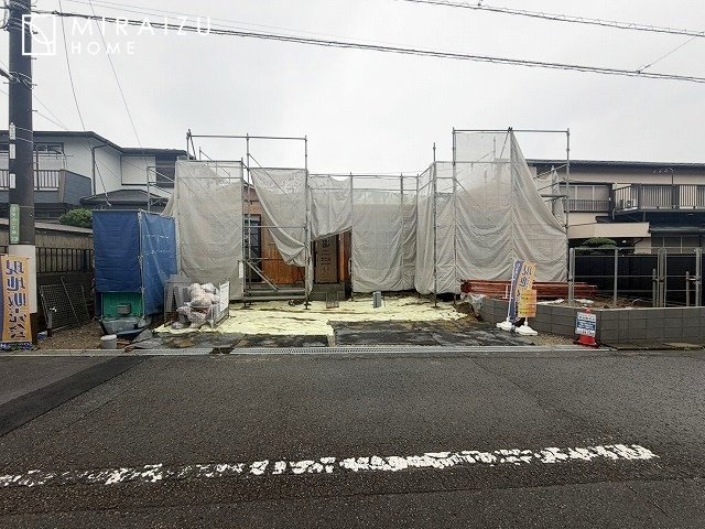 【前面道路含む現地写真】 | 陽の光をたっぷりと浴びながら気持ち良く生活が出来ます。夢のマイホーム、夢ではなく実現出来ます！見学・ご相談等、お気軽にご連絡下さい。