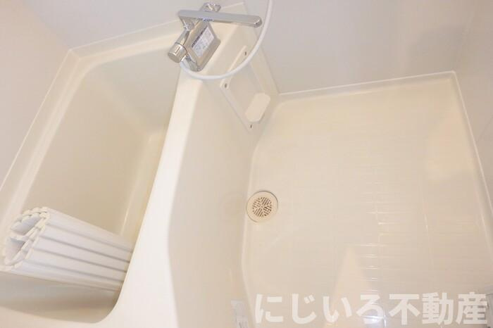 ジュネス吉岡の浴室