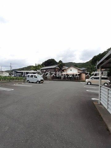 サンリットの駐車場