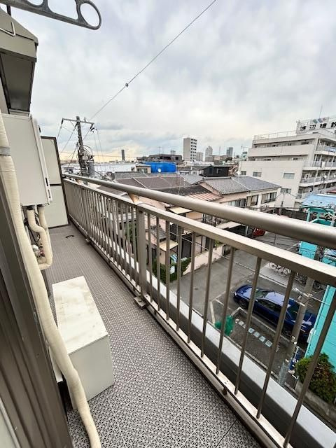 クレッセント椎名町１号棟のバルコニー