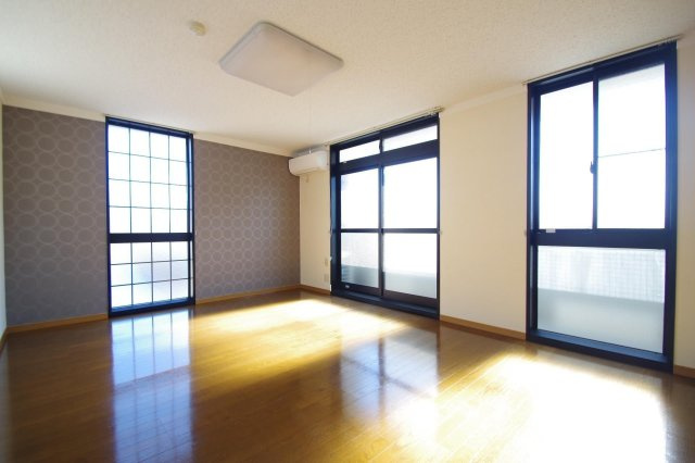 セントラル新南部壱番館の洋室