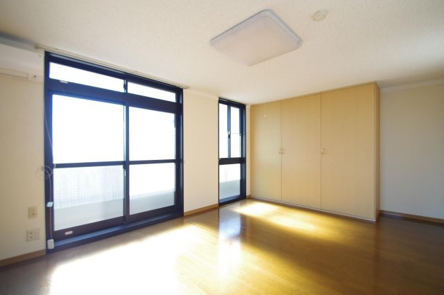 セントラル新南部壱番館の居間・リビング