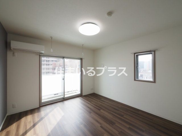Y&Мスパジオ友渕の居間・リビング|角部屋ではないので窓はありません