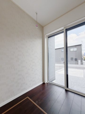 【新築戸建】桐生市広沢町のランドリースペース|■物干しコーナー｜日当たりが良く室内でもしっかり乾く快適な物干しコーナーです。雨の日や共働き世帯にも嬉しい使い勝手の良い空間です♪