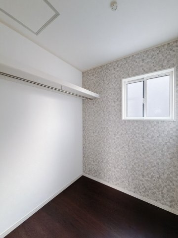 【新築戸建】桐生市広沢町の収納|■WIC｜お洋服やバッグだけでなく、増えていくお洋服やご家族での思い出の品もしっかりと収納します( ＾＾ )また、厚手のコートをしまっても充分な広さを堪能できるプランです♪