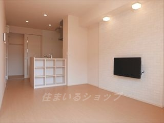 セジュール長居　Ｅ棟の居間・リビング|人気の対面キッチン・壁掛けＴＶあり