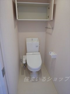 セジュール長居　Ｅ棟のトイレ|シャワートイレ・収納棚あり