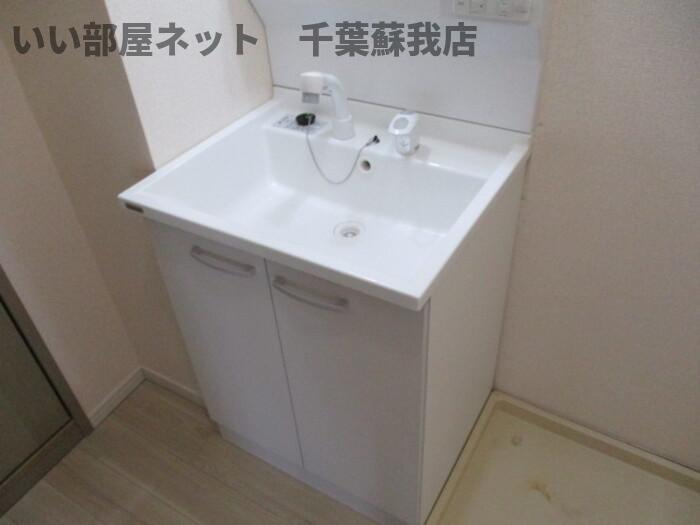 ヴェルドミール　Ａの洗面所|明るい洗面所です