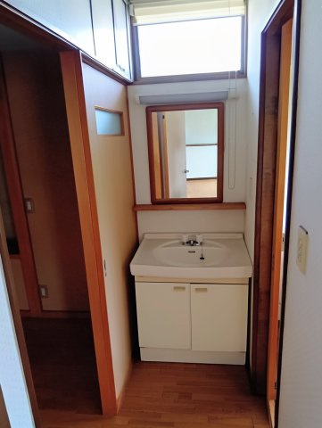 売中古戸建　静岡市清水区青葉町　の独立洗面台|２階の洗面台