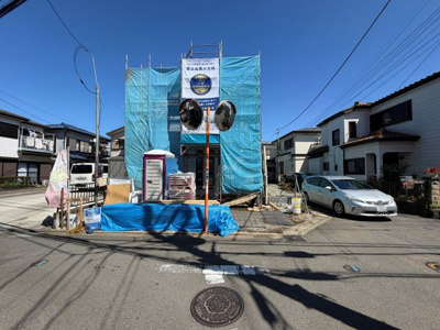【外観パース】 | 綾瀬市落合南2丁目 新築戸建 全1棟 | 同施工会社の完成物件もご見学可能。
実際の内装や設備仕様をご覧いただけるため、新生活のイメージも膨らみます。
※掲載の完成イメージパースは実際と異なる場合があります。