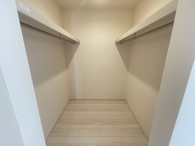 与那原町与那原（全4棟）ラスト4号棟の収納|4号棟　洋室7帖＋WIC付き♪