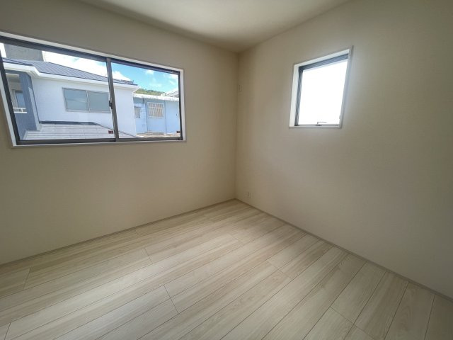 与那原町与那原（全4棟）ラスト4号棟の洋室|4号棟　洋室5.2帖＋CL付き♪