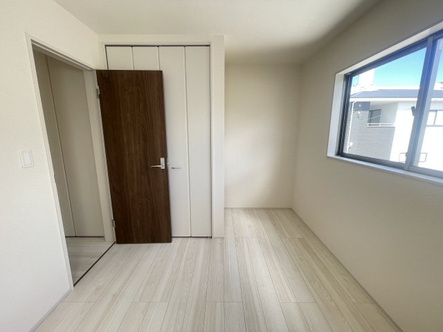 与那原町与那原（全4棟）ラスト4号棟の洋室|4号棟　洋室5.2帖＋CL付き♪