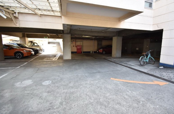 マンション市ヶ谷の駐車場|マンション市ヶ谷