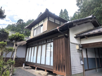 【外観】 | 高槻市大字田能小字城山 | ■周辺環境はのどかな田園風景です。■納戸が3箇所あり収納スペースがたくさんありますよ。
