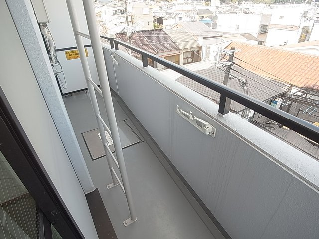 神戸市兵庫区湊川町８丁目の賃貸マンションのバルコニー|日当たり良好のバルコニー