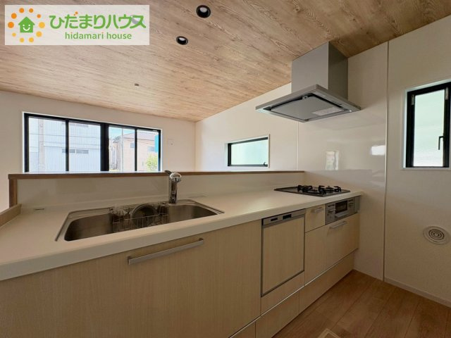 ひたちなか市津田東1期　新築戸建　1号棟のキッチン|ご家族と会話しながら、お料理だって出来ちゃいます☆彡