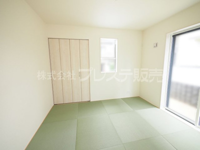 【和室】 | 奈良市法蓮町の新築一戸建 全２区画 ４ | 現地写真（２号地和洋室）南向きですので、陽あたり良好です♪
