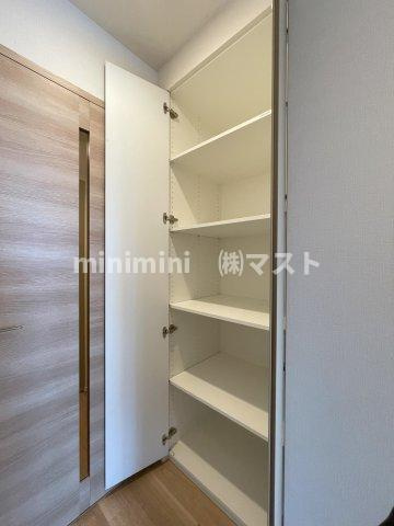 ローレルタワー堺筋本町の収納