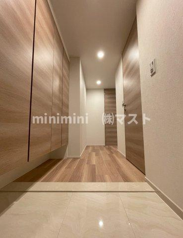 ローレルタワー堺筋本町の玄関