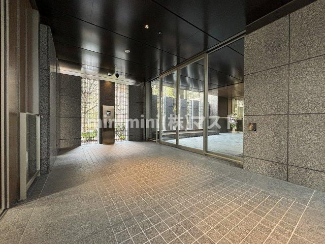 ローレルタワー堺筋本町のロビー