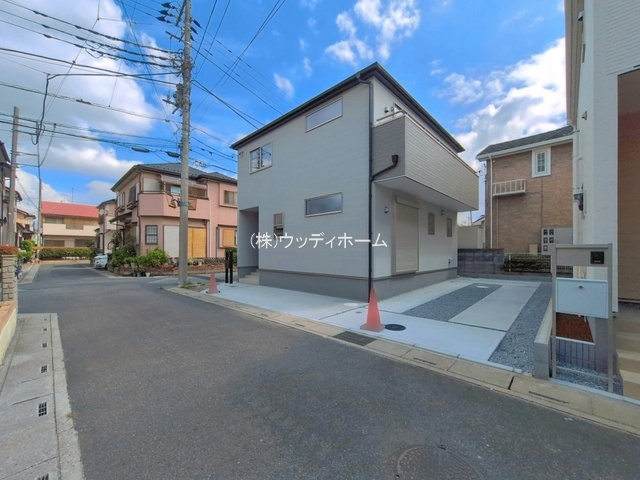 春日部市大沼第2　新築一戸建て　1号棟の前面道路含む現地写真