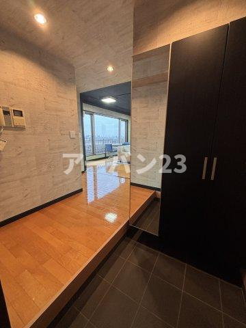 東大和市蔵敷３丁目の賃貸マンションの玄関