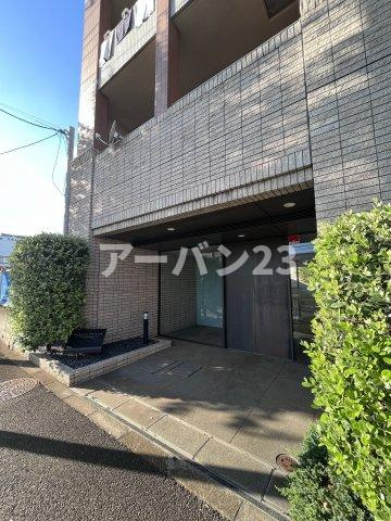 東大和市蔵敷３丁目の賃貸マンションのエントランス