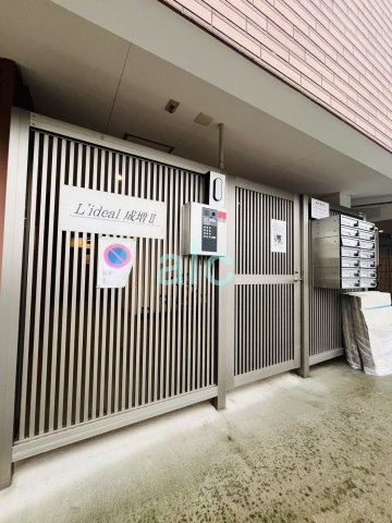 板橋区成増２丁目の賃貸マンションのエントランス
