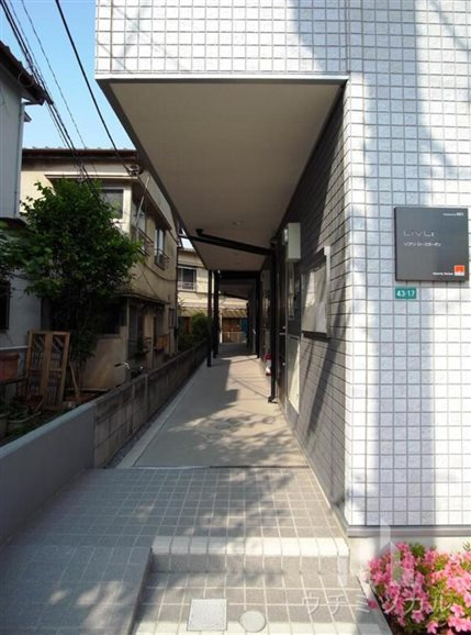 川口市並木２丁目の賃貸マンションのエントランス