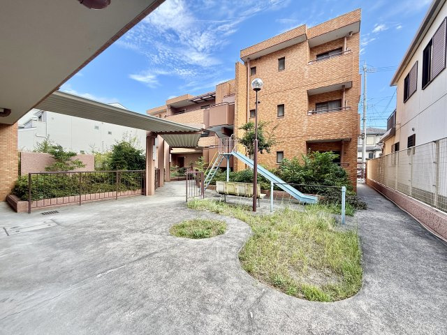 ライオンズマンション左京山の中庭