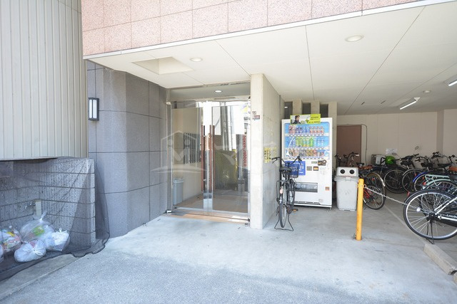 ジャルス本田のエントランス