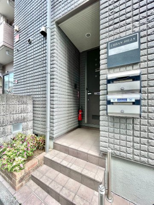 【玄関】 | アーバンヒルズ | 別号室の写真となります