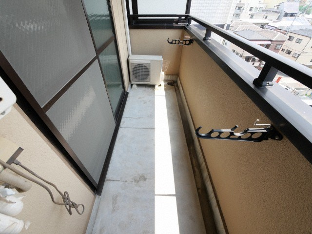 大阪市東淀川区東中島４丁目の賃貸マンションのバルコニー