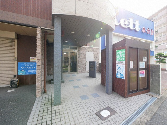 大阪市東淀川区東中島４丁目の賃貸マンションのエントランス
