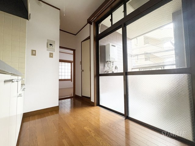 野口ビルのキッチン|玄関から見たお部屋☆