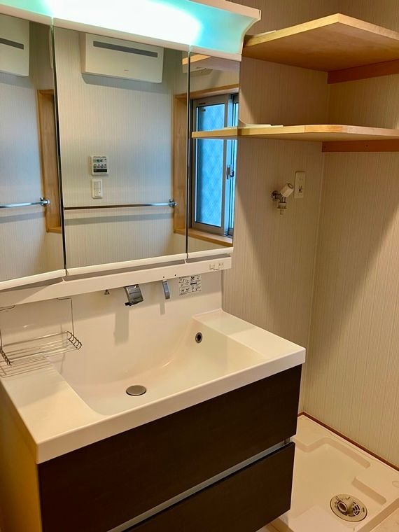 上目黒戸建の独立洗面台