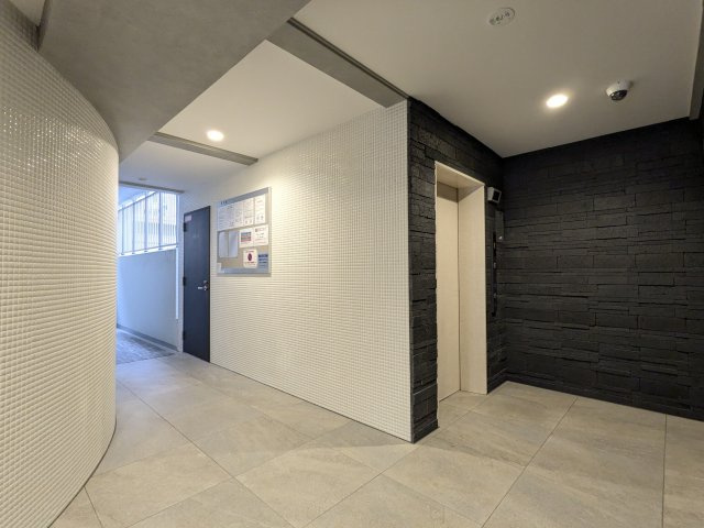 クレストタップ神戸湊町ノアールのロビー