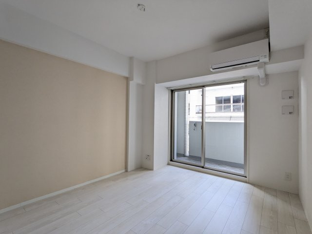 クレストタップ神戸湊町ノアールの居間・リビング
