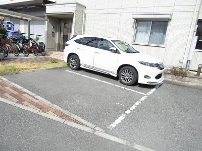 サンフレール水尾の駐車場