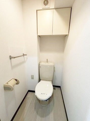 藤沢市大鋸の賃貸マンションのトイレ